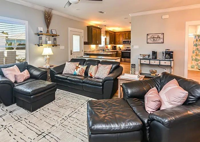 Family-friendly House With Resort-style Amenities In *