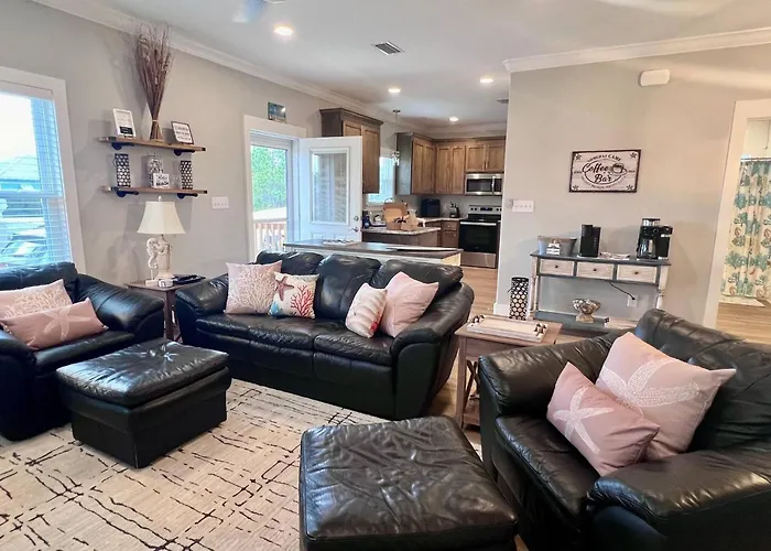 Family-friendly House With Resort-style Amenities In